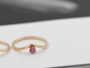 Wave Ring in Rose Gold with Tourmaline