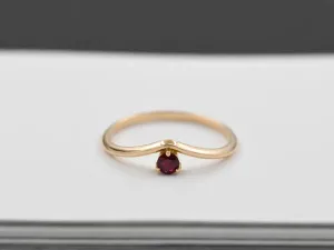 Anillo Onda de Oro Rosa y Rubí