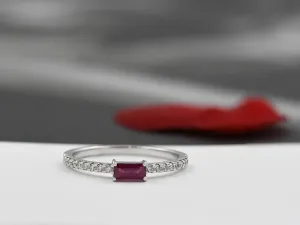 Anel de Ouro Branco con Diamantes e  Rubí