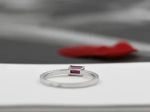 Anel de Ouro Branco con Diamantes e  Rubí