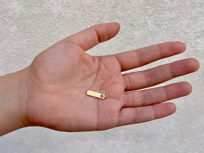 Colgante de Ouro con alerta médica