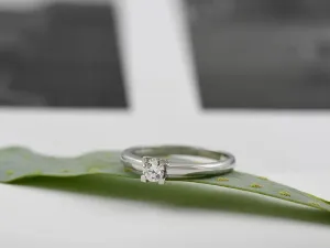Anel Solitario de Ouro Branco con Brillante