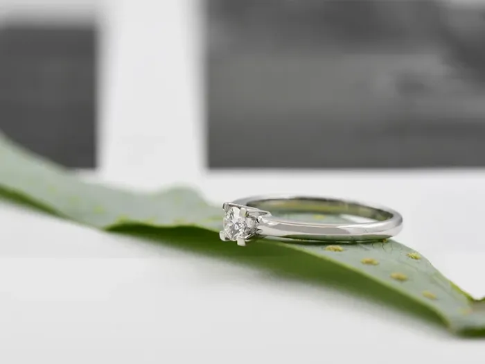 White Gold Engagement Ring with a  0,20 qt Diamond