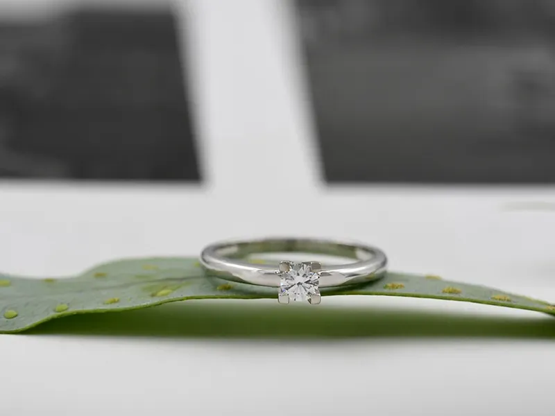 White Gold Engagement Ring with a  0,20 qt Diamond