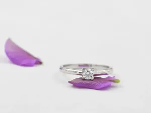 Anillo Solitario de Oro Blanco con Diamante de 0,30 qt