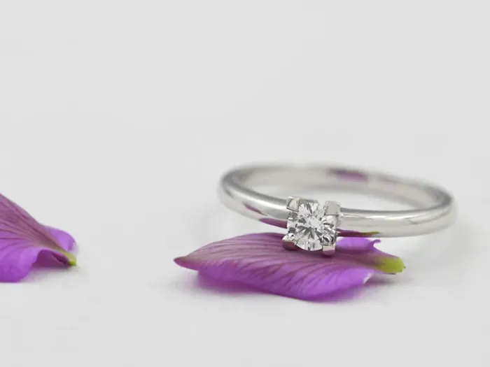 White Gold Engagement Ring with a 0,30 qt Diamond