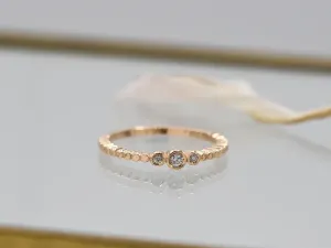 Anillo de Oro Rosa con Brillantes de 0,045 qt