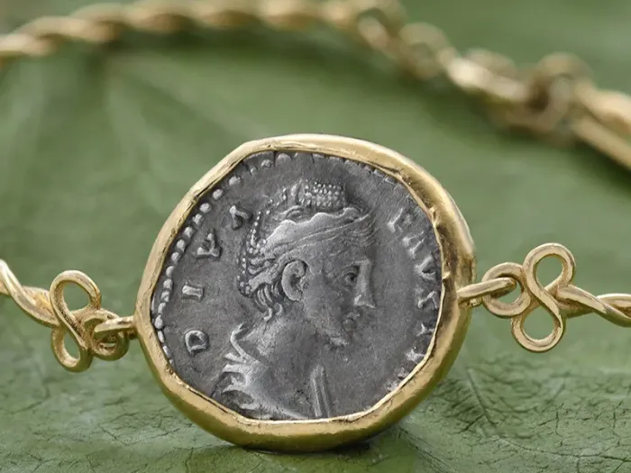 Pulsera de Oro con Moneda Romana