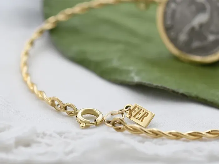 Pulsera de Oro con Moneda Romana