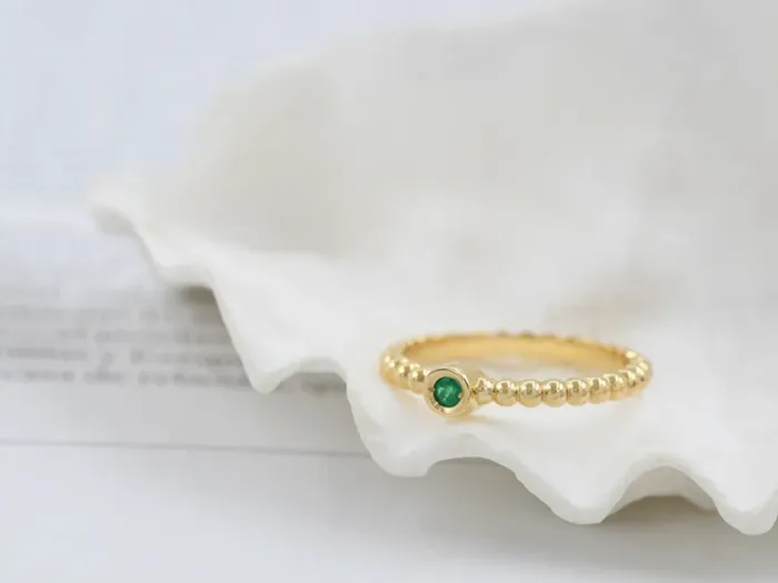 Anillo de Oro con Esmeralda